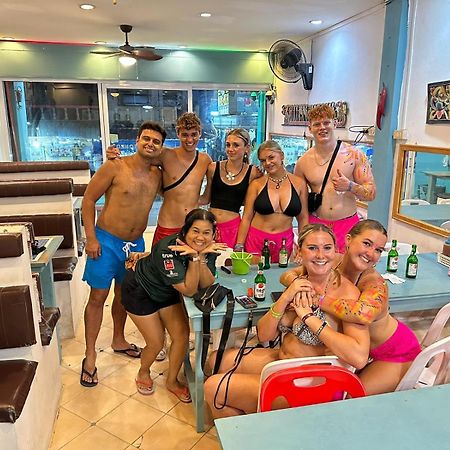 Haadrin Fellini Hostel & Pizzeria หาดริ้น ภายนอก รูปภาพ